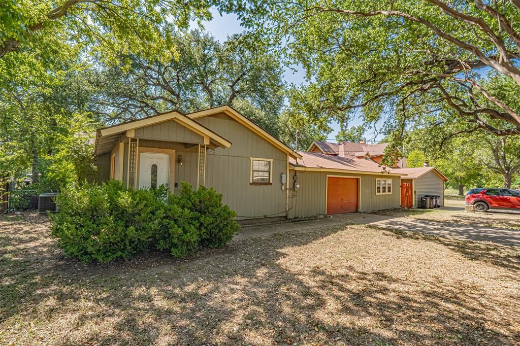 Property Photo:  235 Cogdell Street  TX 76048 