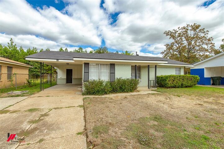 Property Photo: 649 Woodmont Place LA 71108