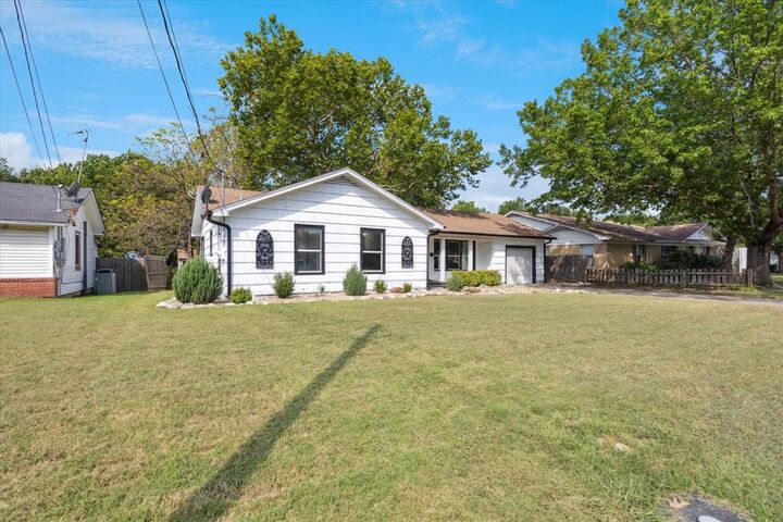 Property Photo:  1113 Fair Avenue  TX 76240 