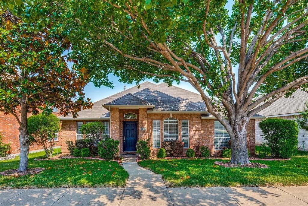 Property Photo:  1316 Dove Brook Drive  TX 75002 