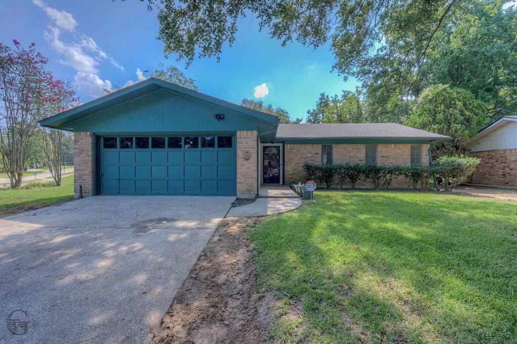 Property Photo:  2701 Jonathan Lane  LA 71108 