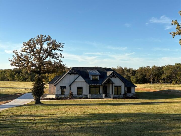 Property Photo: 189 Rio Rancho Drive TX 76234