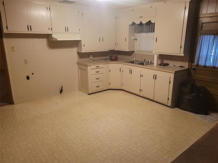 Property Photo:  2325 S 33rd Street  TX 79605 