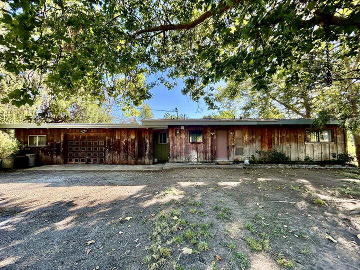 Property Photo:  2864 Griffin Creek Road  OR 97501 