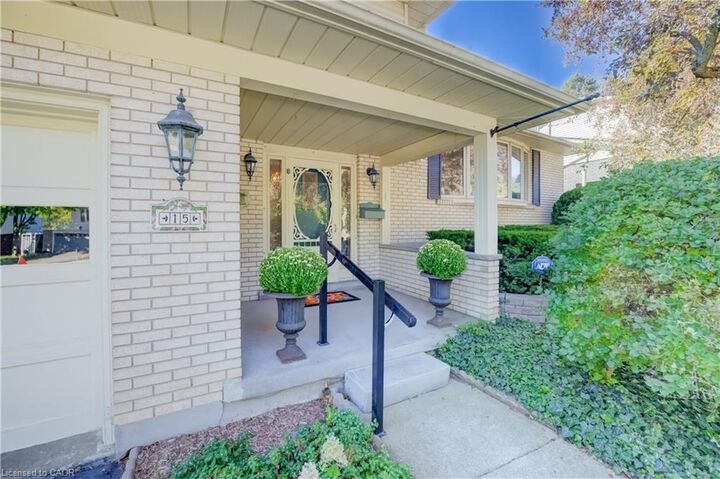 Property Photo: 15 Buttonwood Drive ON N2M 4P9
