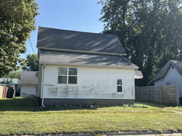 Property Photo:  604 Anderson Place  IL 61520 