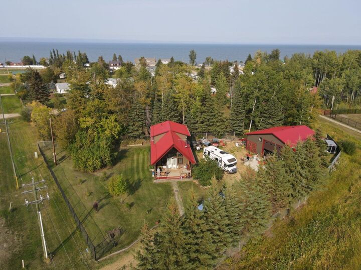 Property Photo: #7 Lakeview Drive AB T0G 1J0