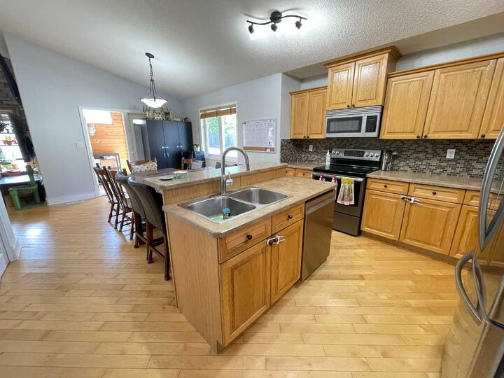 Property Photo:  122 Muldoon Crescent  AB T7V 0A1 