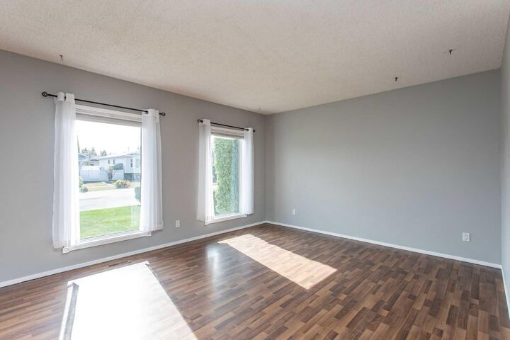 Property Photo:  70 Ellenwood Drive  AB T4R 2E3 