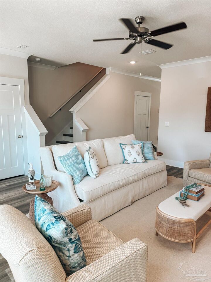 Property Photo:  1390 W Government St  FL 32502 