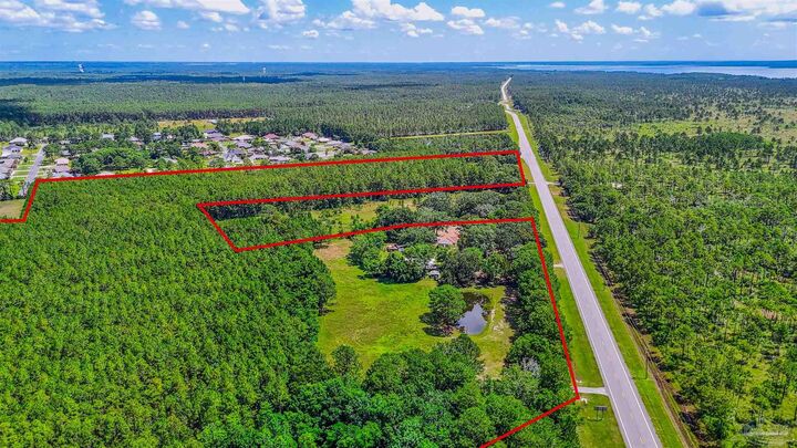 Property Photo: 939 Avalon Blvd FL 32583