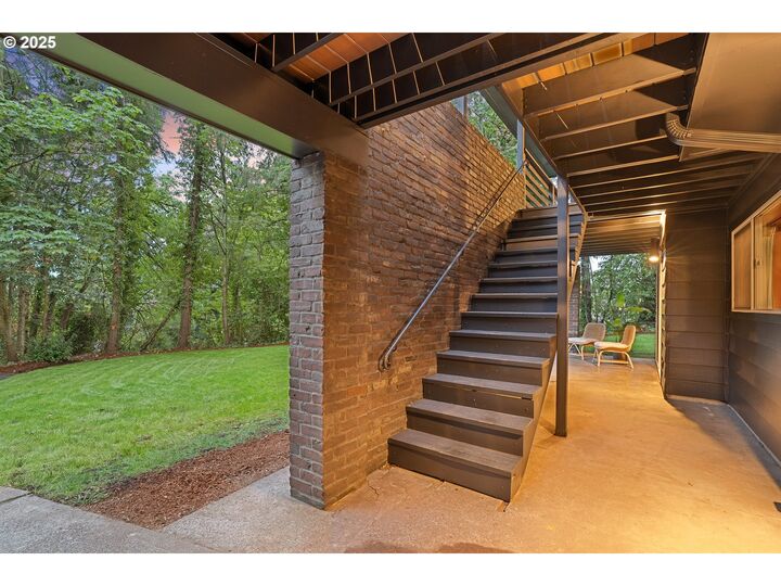 Property Photo:  8475 SW Canyon Ln  OR 97225 