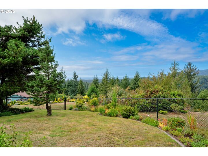 Property Photo: 88616 Ocean View Ln OR 97439