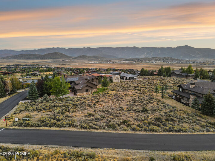 Property Photo:  2321 E Westview Trail  UT 84098 