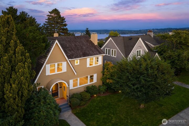 Property Photo:  3832  48th Avenue NE  WA 98105 