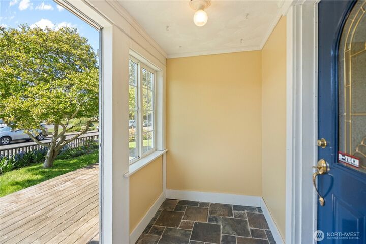 Property Photo:  2812  Nome Street  WA 98225 