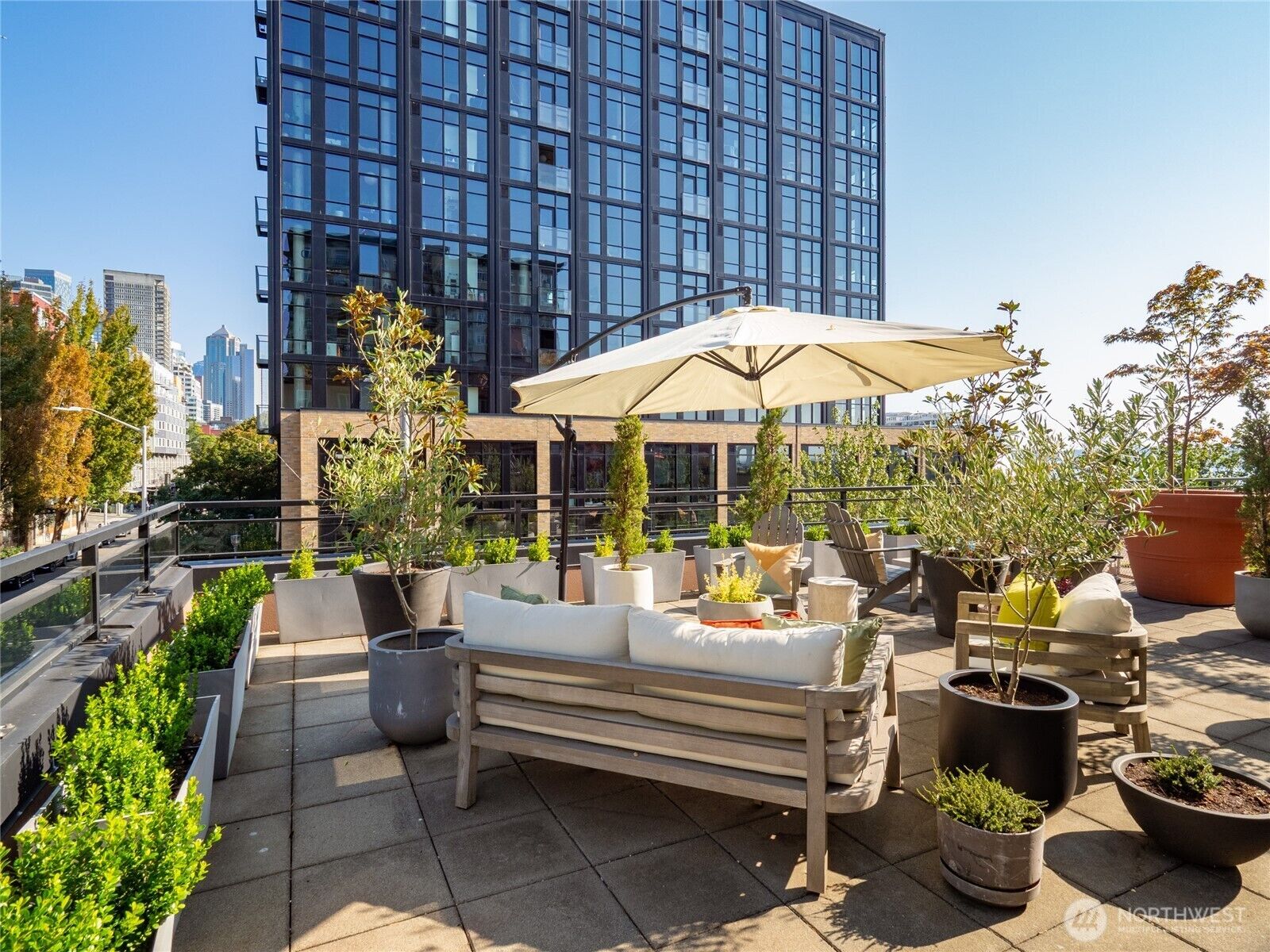 Property Photo:  2607  Western Avenue 456  WA 98121 