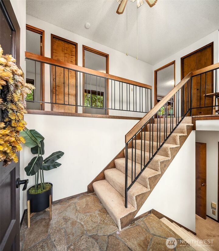 Property Photo: 4740 Lakehurst Lane SE WA 98006