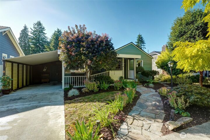 Property Photo:  3431  44th Avenue SW  WA 98116 