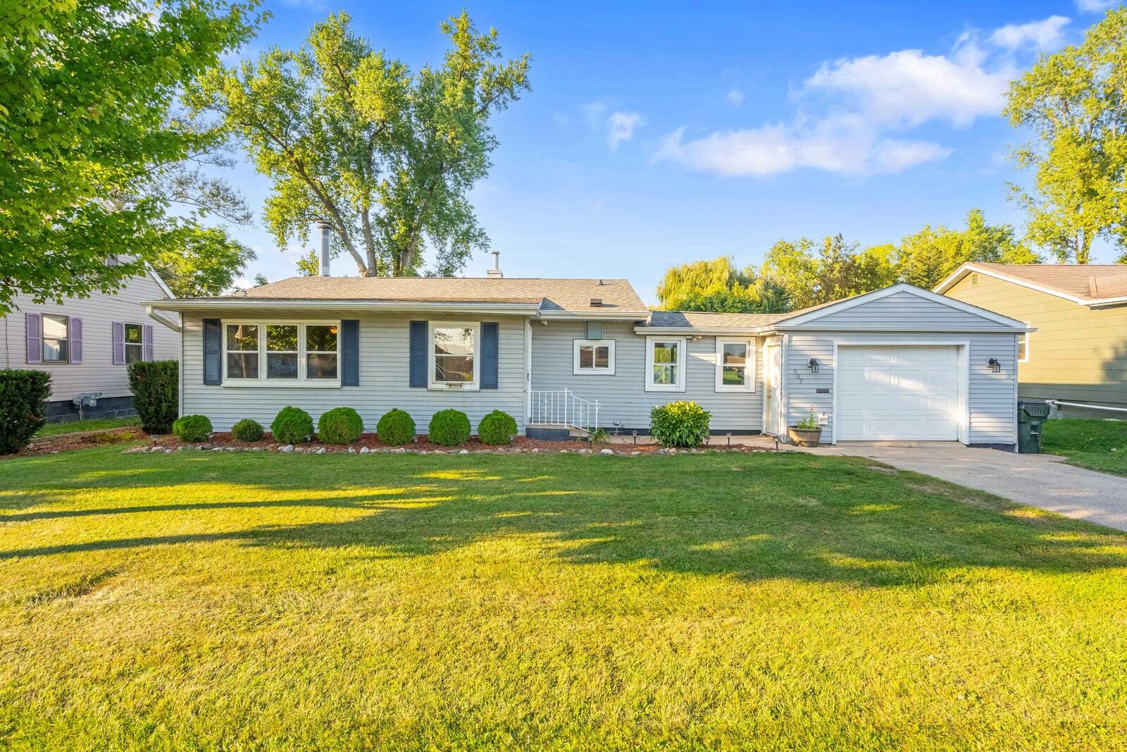 Property Photo:  907 W Beacon Avenue  WI 54961 