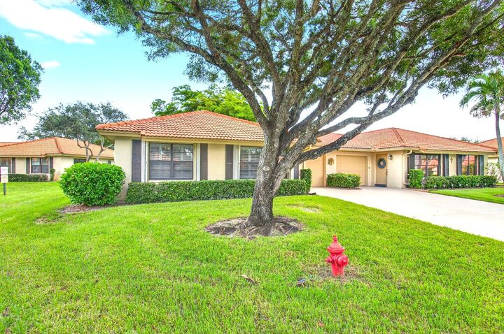Property Photo:  4555 Apple Tree Circle A  FL 33436 