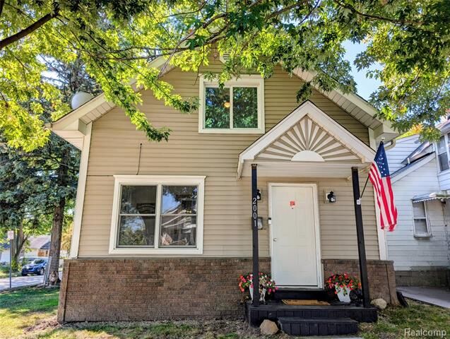 Property Photo:  2001 Becker Street  MI 48503 