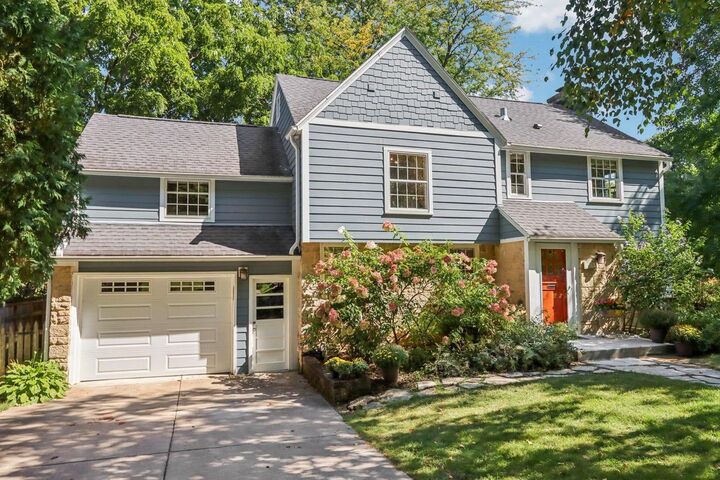 Property Photo:  725 Seneca Place  WI 53711