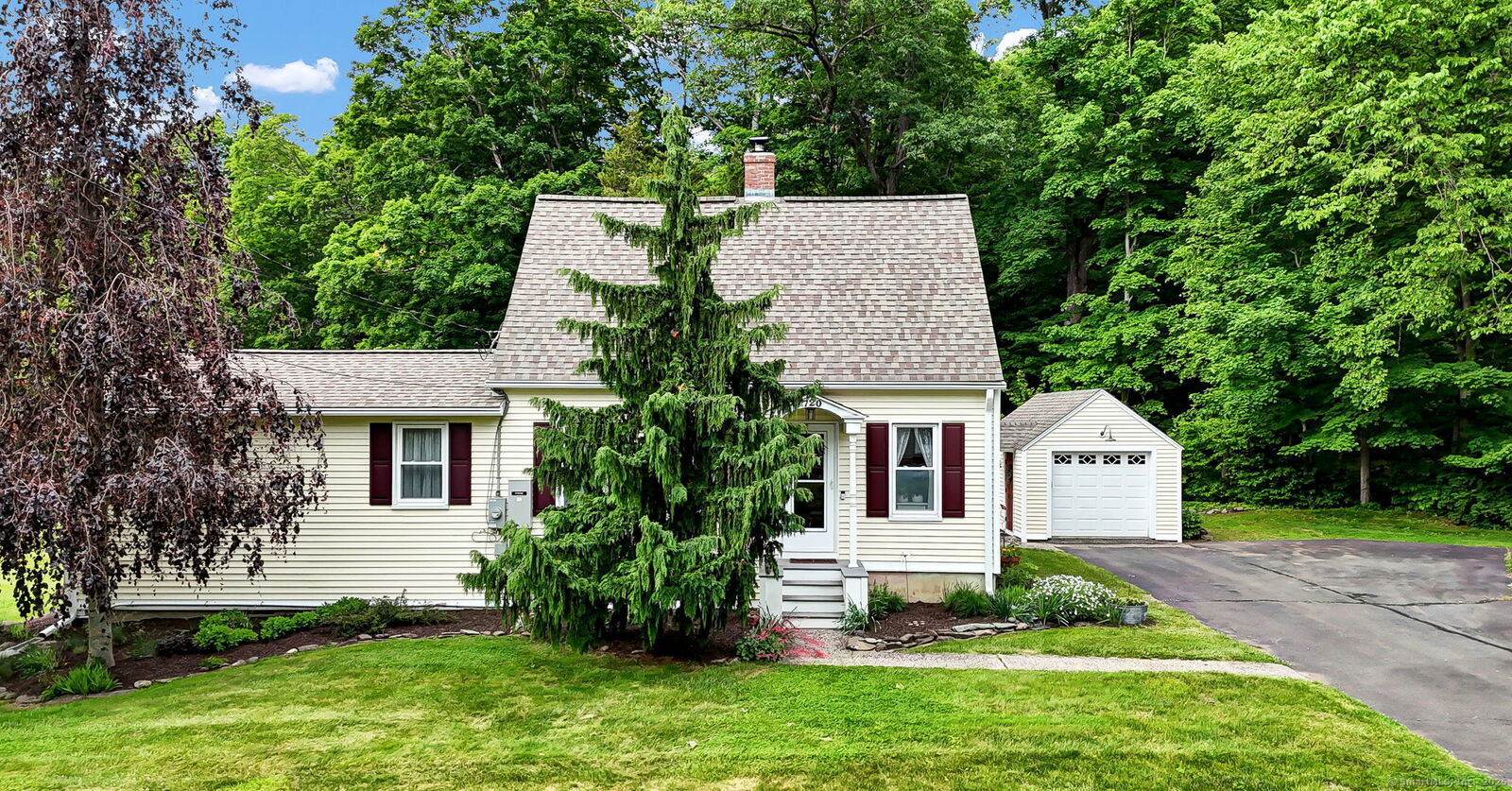 Property Photo:  720 Bow Lane  CT 06457 