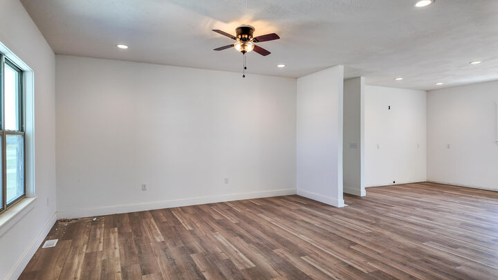 Property Photo:  720 E Vivian Street  MO 65613 