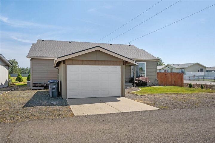 Property Photo: 10510 W Richland #94 Ln WA 99004