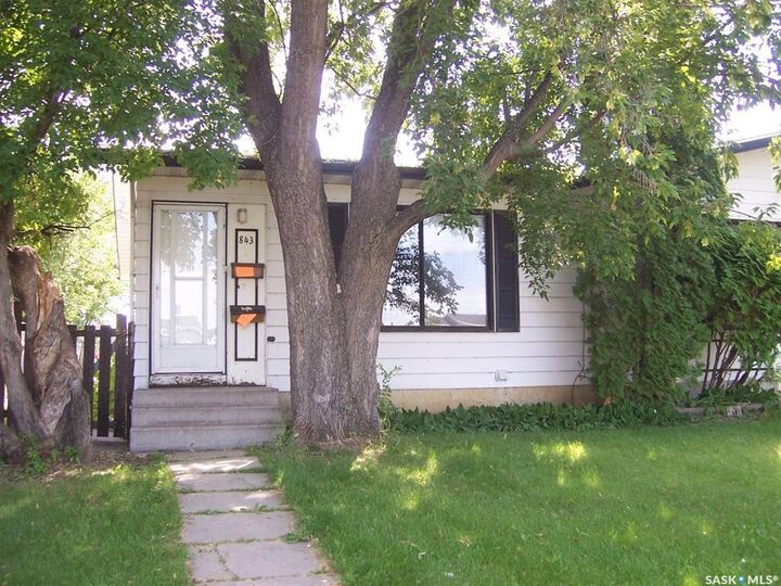 843 7th Street E — photo 1