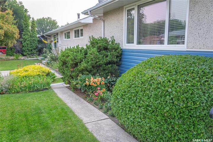 Property Photo:  2006 Louise Avenue  SK S7J 2C2 