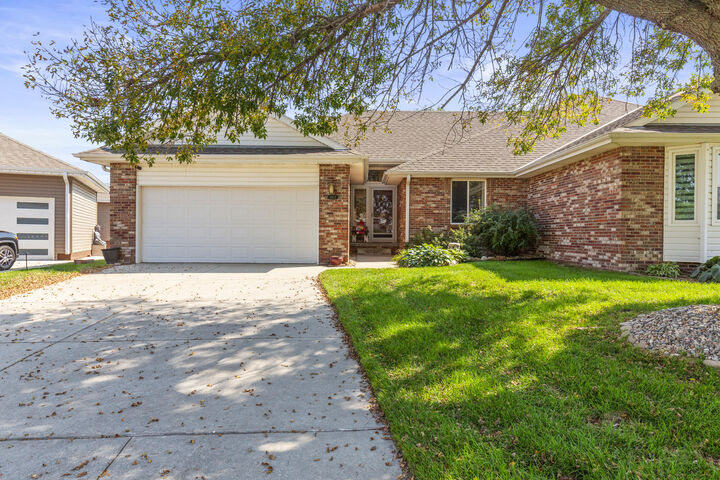 1017 Shoal Pointe Drive  Carter Lake IA 51510 photo