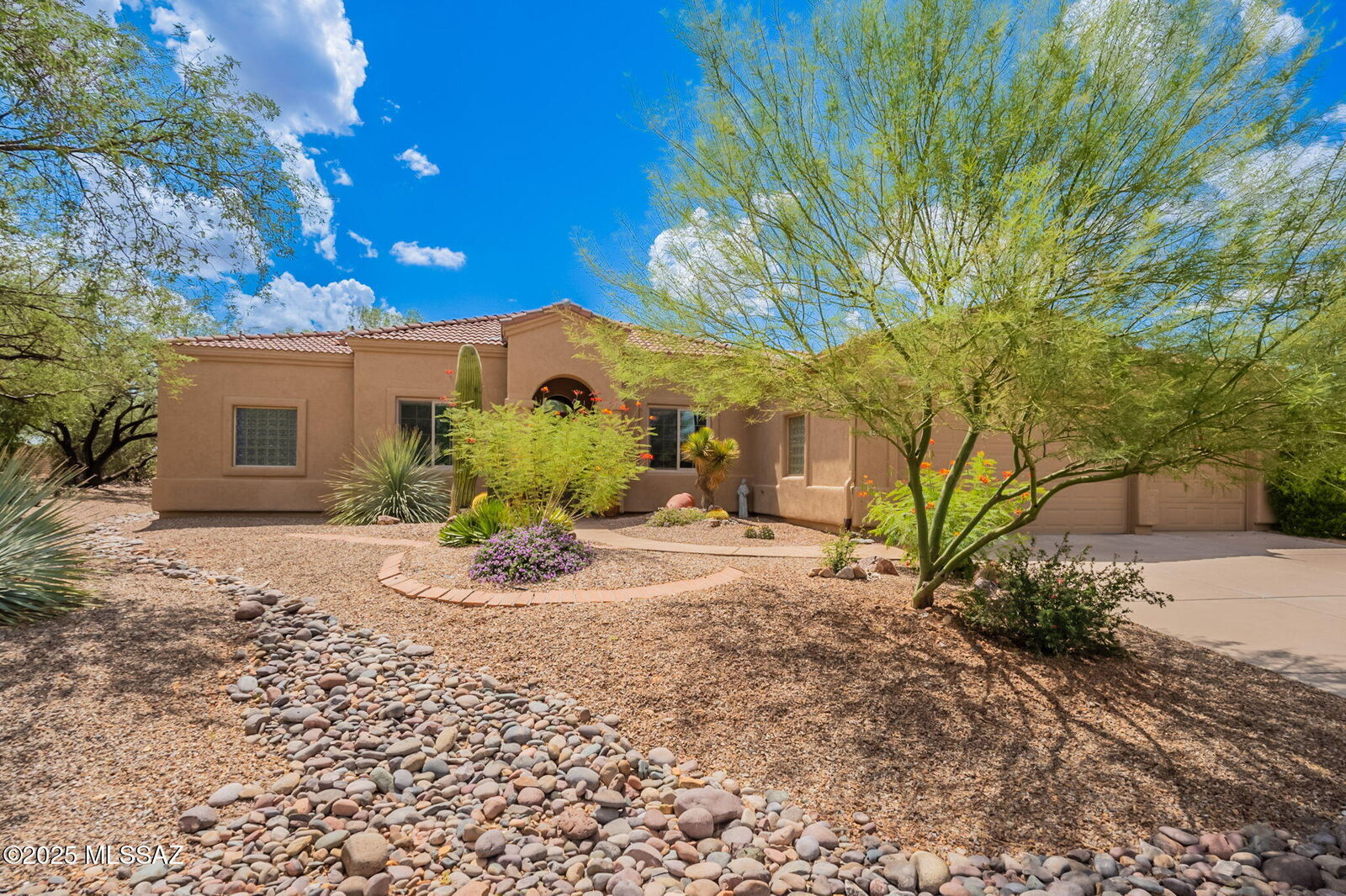 Property Photo:  908 E Sawmill Canyon Place  AZ 85614 