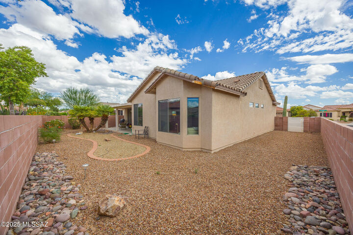 Property Photo:  7524 W Suncatcher Drive  AZ 85743 