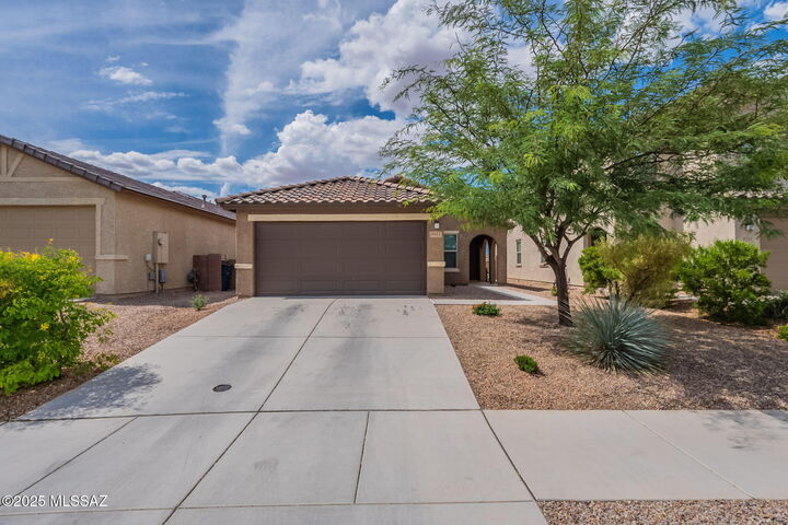 8042 S Golden Bell Drive  Tucson AZ 85747 photo