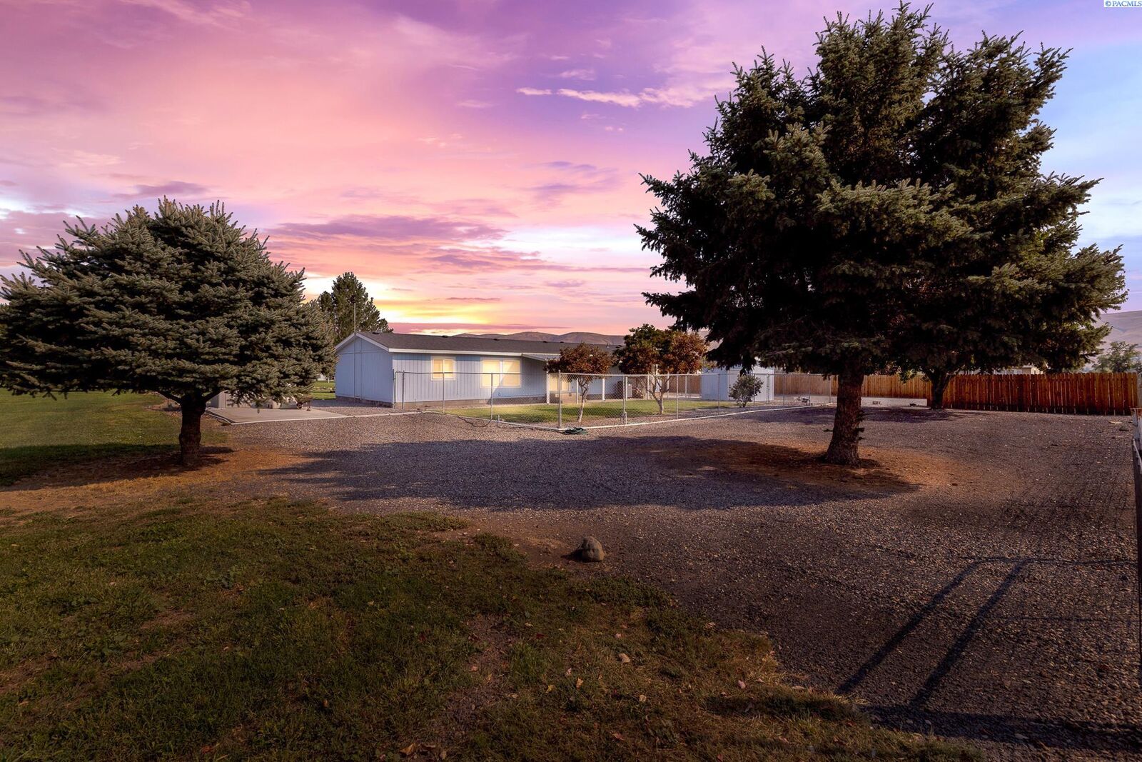 Property Photo:  2012 S Steele Rd  WA 99350 