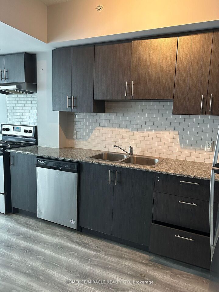 Property Photo:  275 Larch Street G-314  ON N2L 3R2 