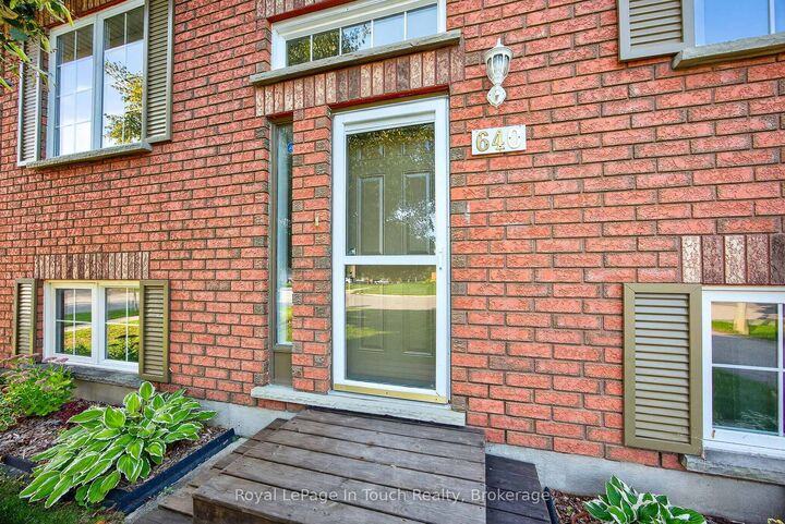 Property Photo:  640 Wayne Crescent  ON L4R 5E1 