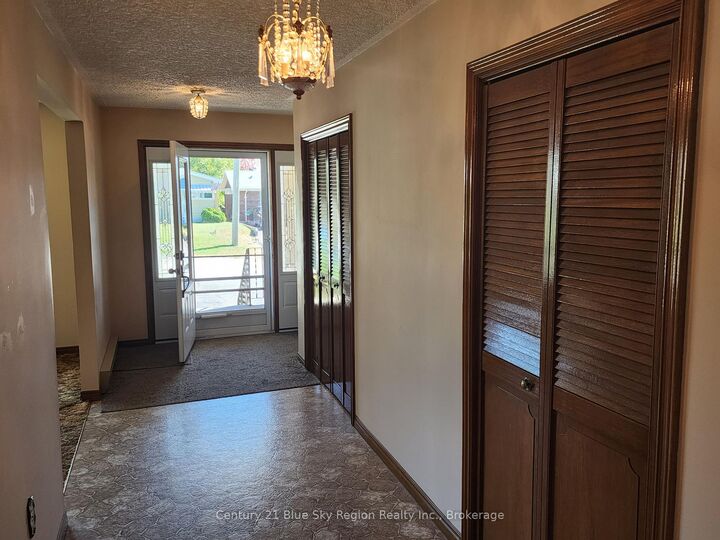 Property Photo:  403 Princess Street W  ON P1B 6C7 