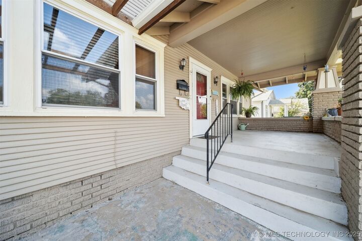 Property Photo:  1010 E Thompson Avenue  OK 74066 