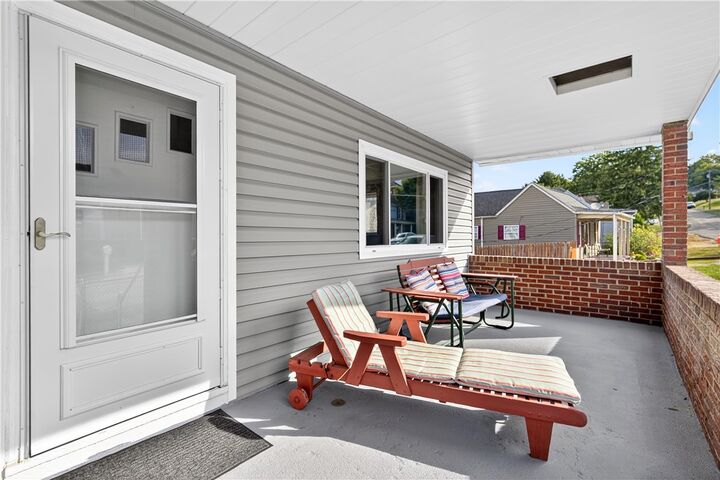 Property Photo:  109 Arnold Ave  PA 15363 