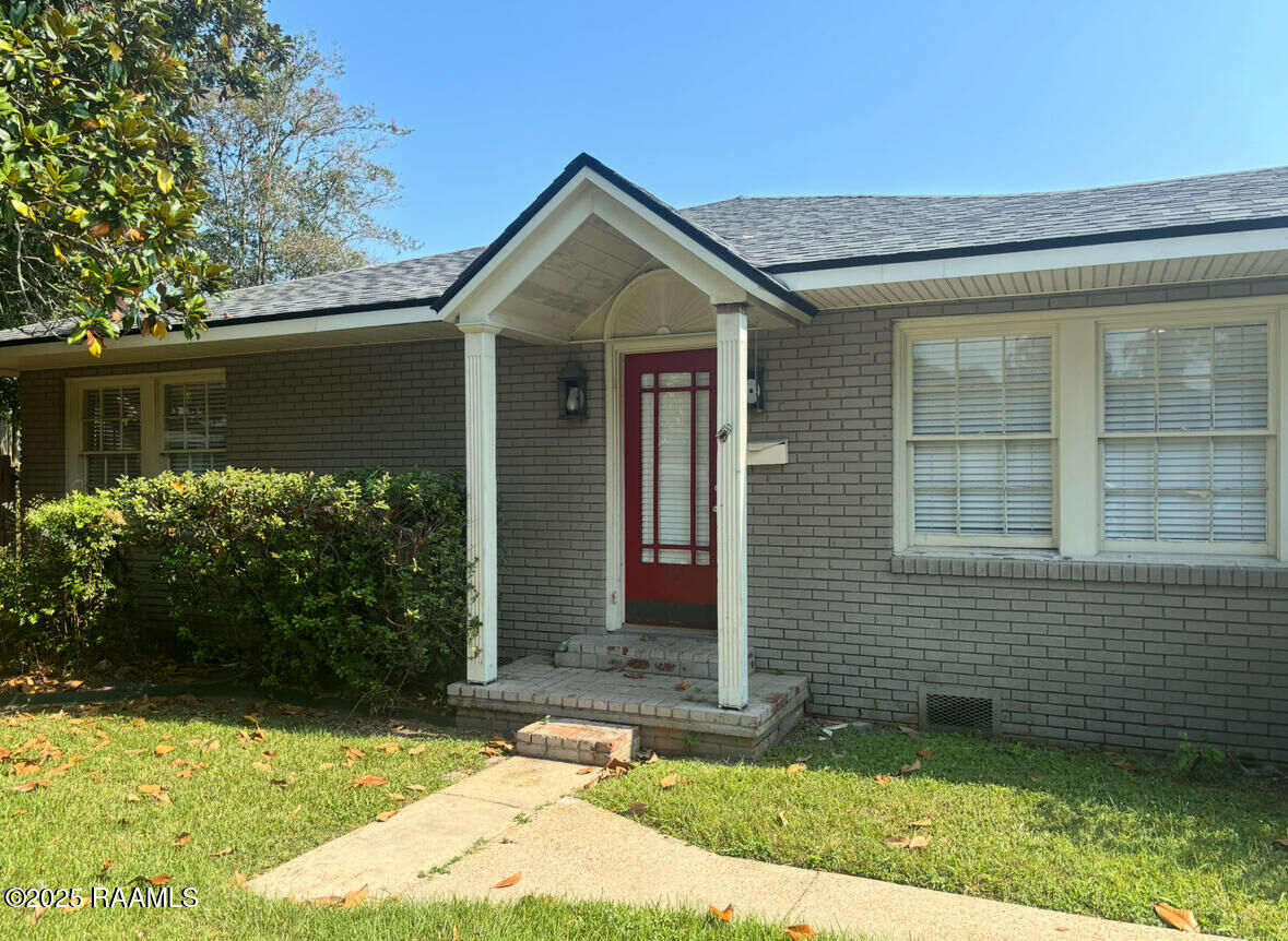 Property Photo: 121 Oak Crest Drive LA 70503