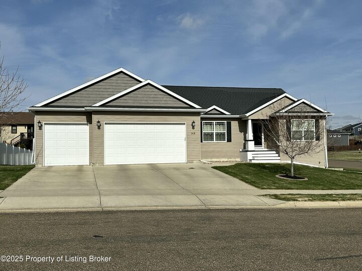 Property Photo:  2418 Prairie Oak Drive  ND 58601 