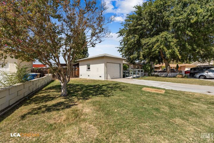 Property Photo:  1921 Esther Drive  CA 93308 