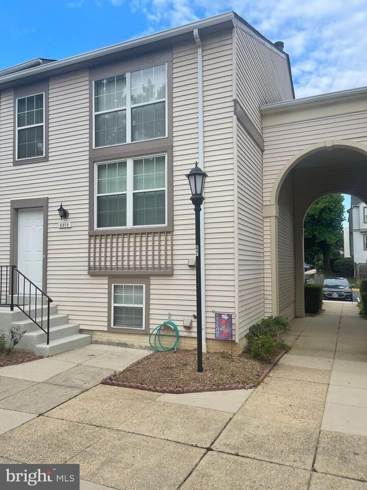 Property Photo:  5918 Annaberg Place 203  VA 22015 