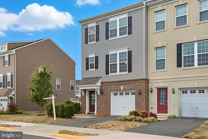 Property Photo:  10523 Hinton Way  VA 20112 