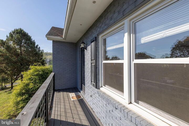 Property Photo: 108 Fenwick Court VA 22602