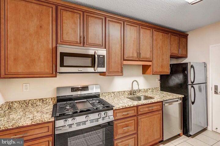 Property Photo:  4141 Henderson Road 303  VA 22203 