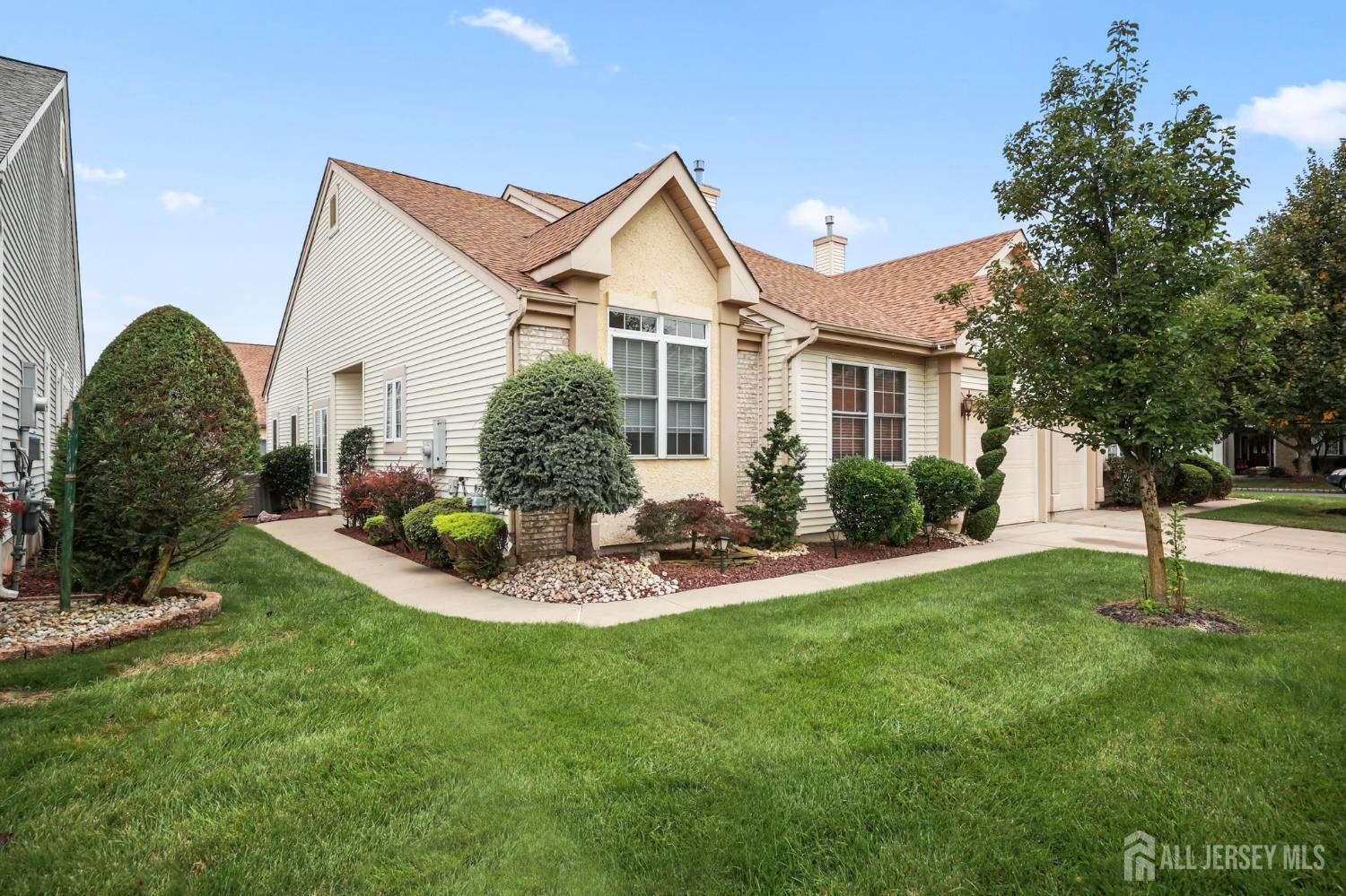 Property Photo:  25 Wellfleet Street  NJ 08831 